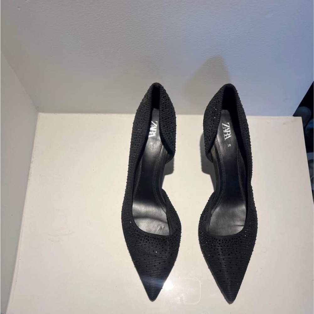 Zara Women's Black Pointed Toe Shoes